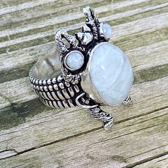 Bat ring .925 Sterling Silver set with 3 rainbow moonstones textured band sz 8.5 - Picture 3 of 16